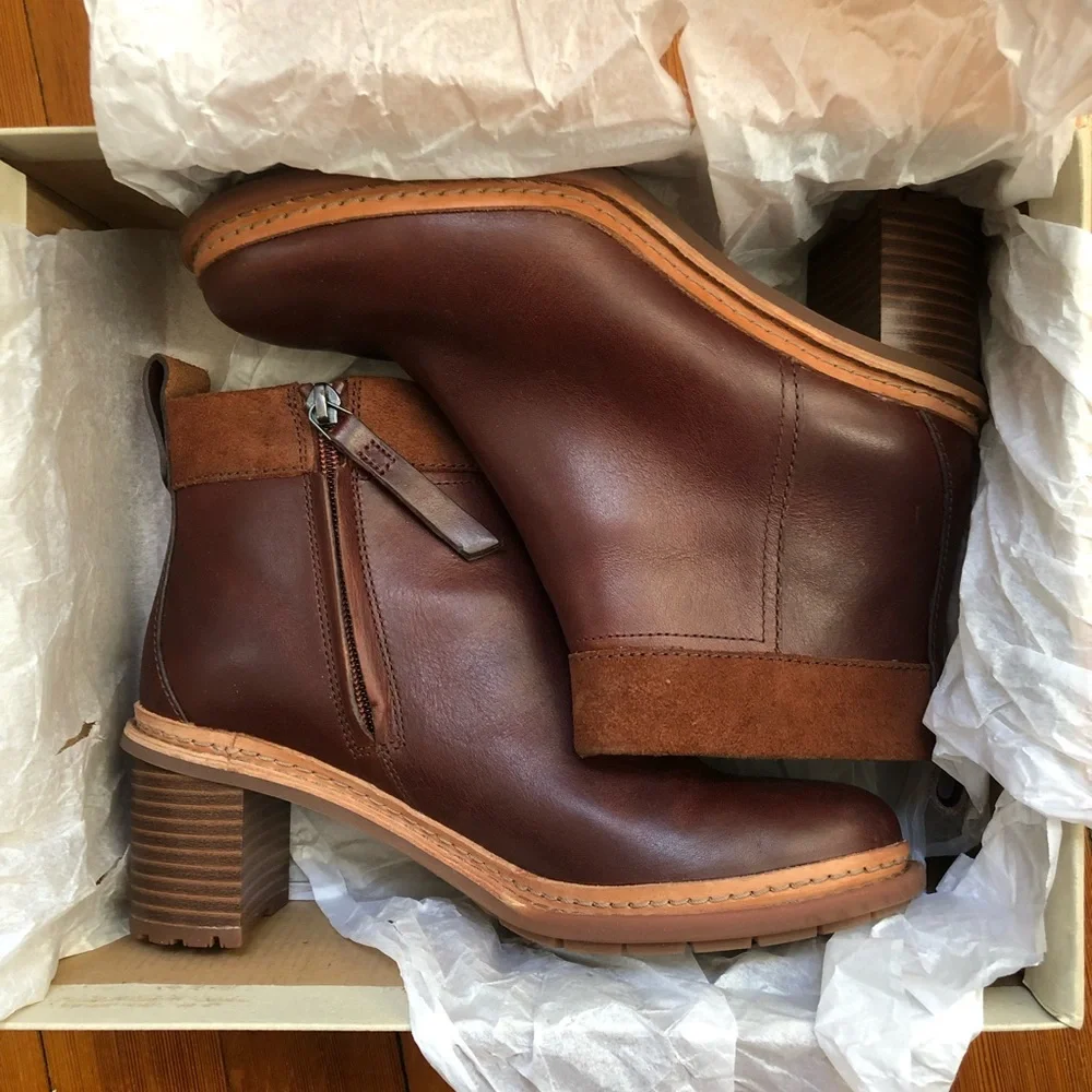 Clarks Heeled Boots - Picture 1 of 4